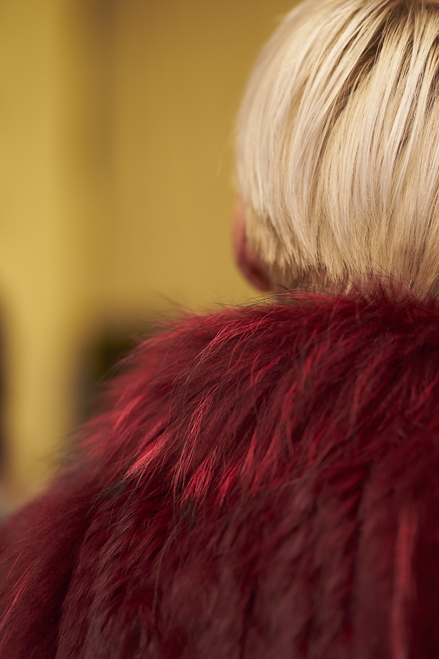 Frau mit rotem Pelz © Monika Probst, Köln